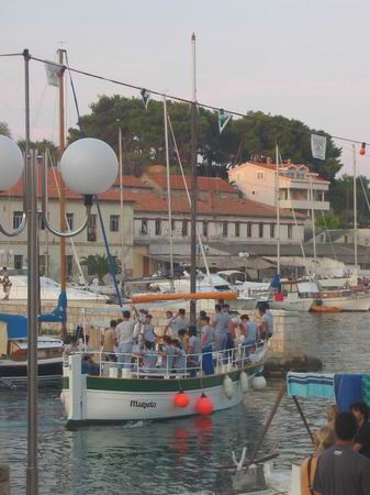 Tovareca muzika....ide...