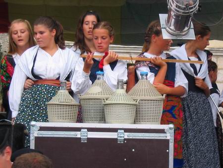 Vino,pr??ut i djevoj?¨ice